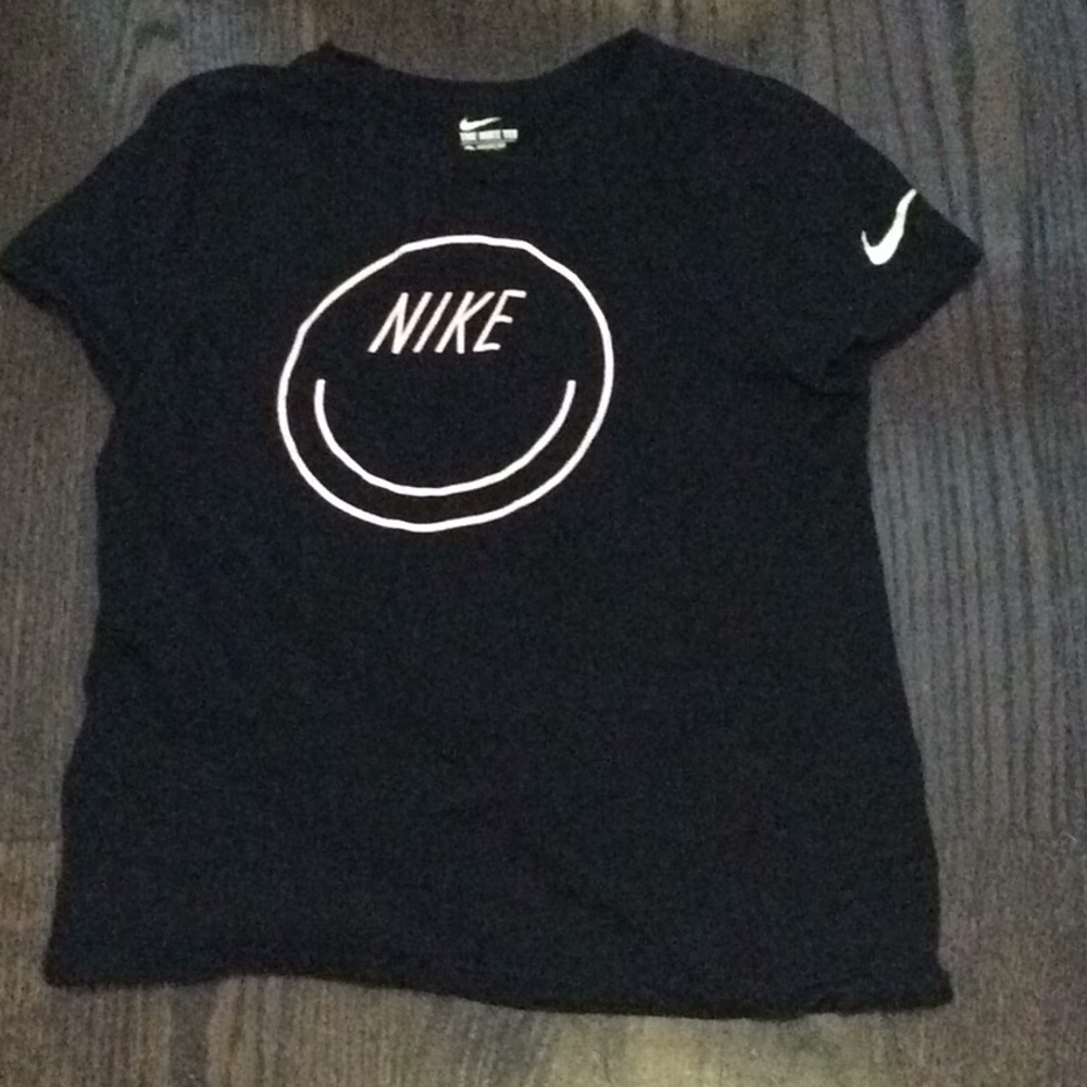 a nike short sleeve shirt
